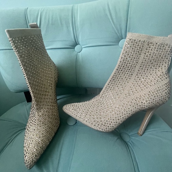 beige / gold shine EUC boots - Picture 7 of 9